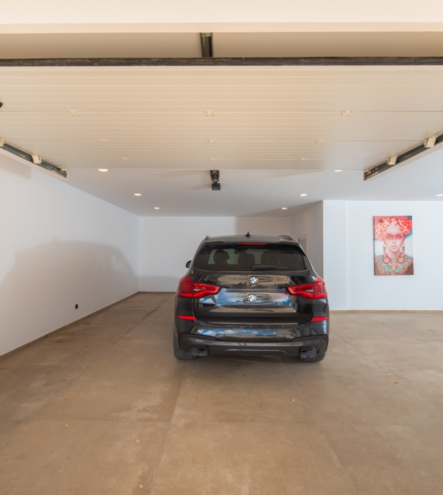 Resa Estates Ibiza sale villa Marlin vieuws garage.jpg